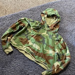Camo crop light weight hooded sweatshirt